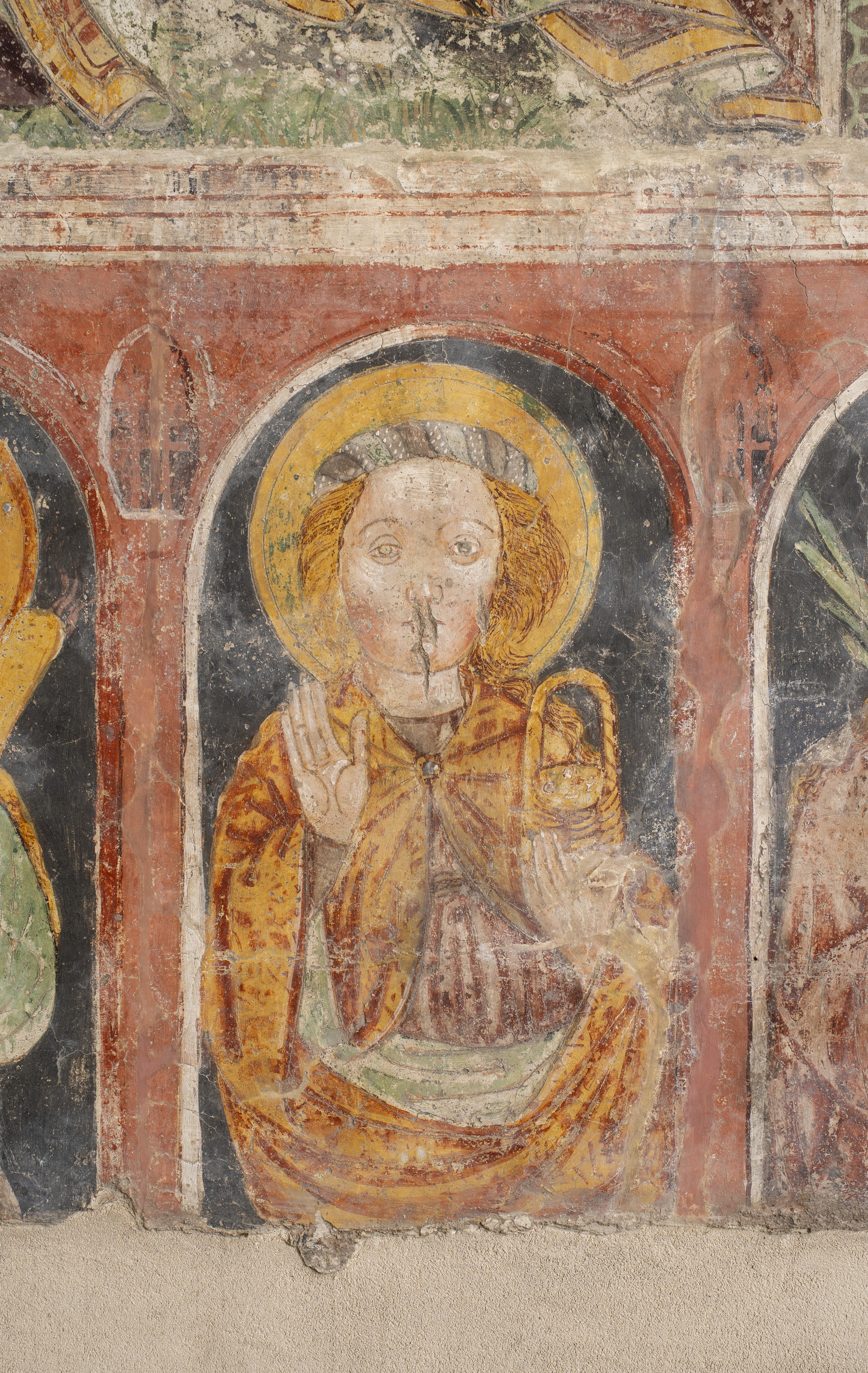 Freska s prikazom neidentificirane svetice, južni zid