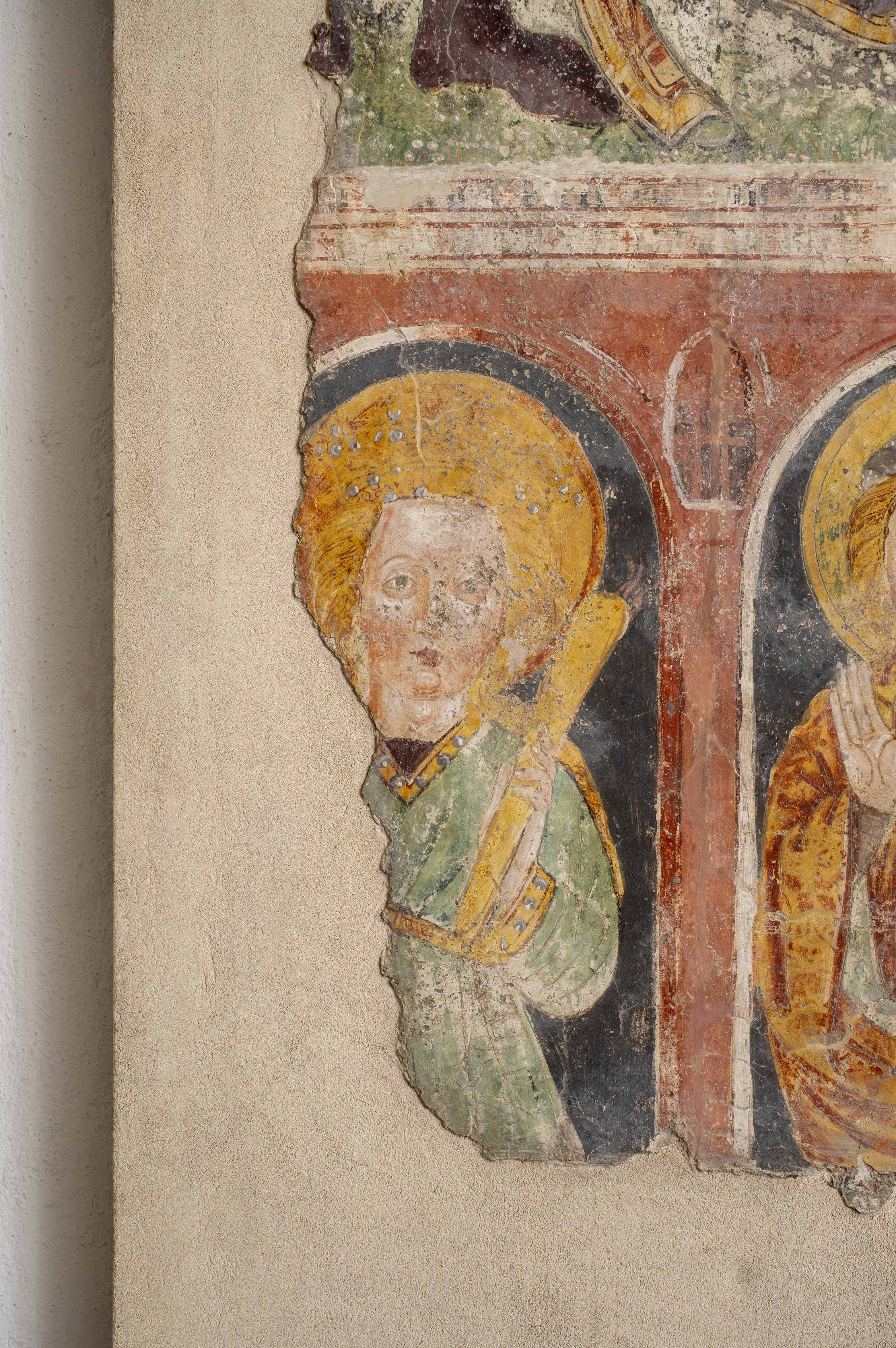 Freska s prikazom neidentificirane svetice, južni zid