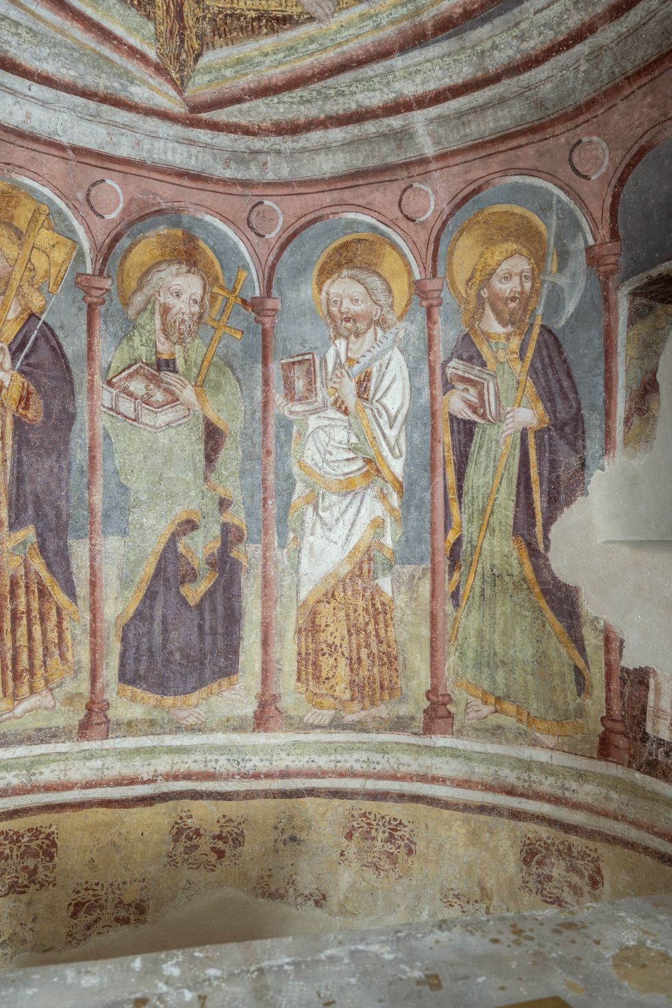 Freska s prikazom niza apostola, središnja apsida