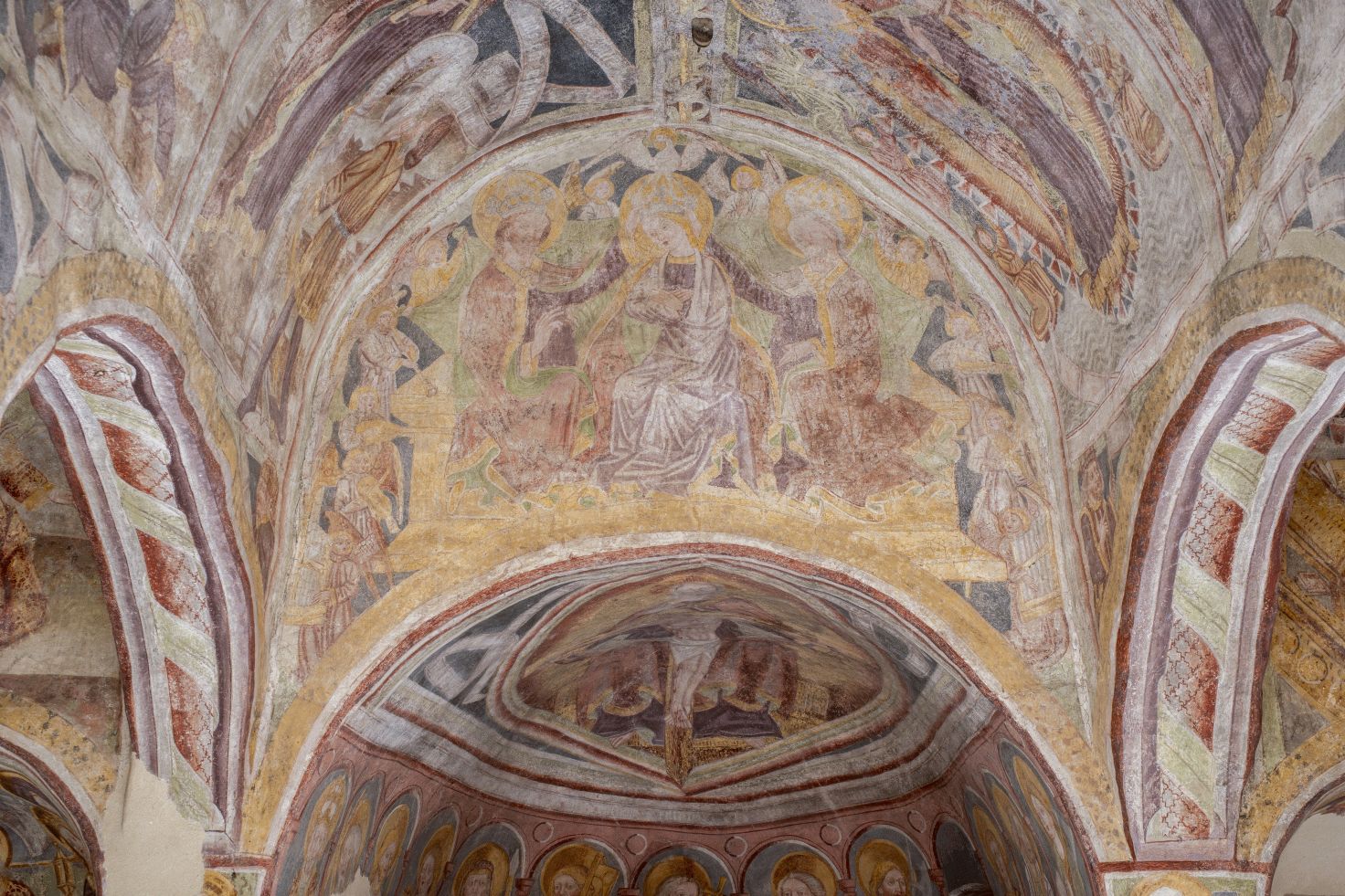 Freska s prikazom Krunjenja Bogorodice, istočni zid