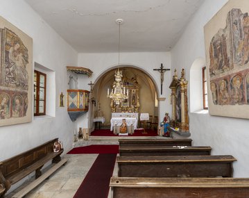 Unutrašnjost crkve, pogled prema svetištu