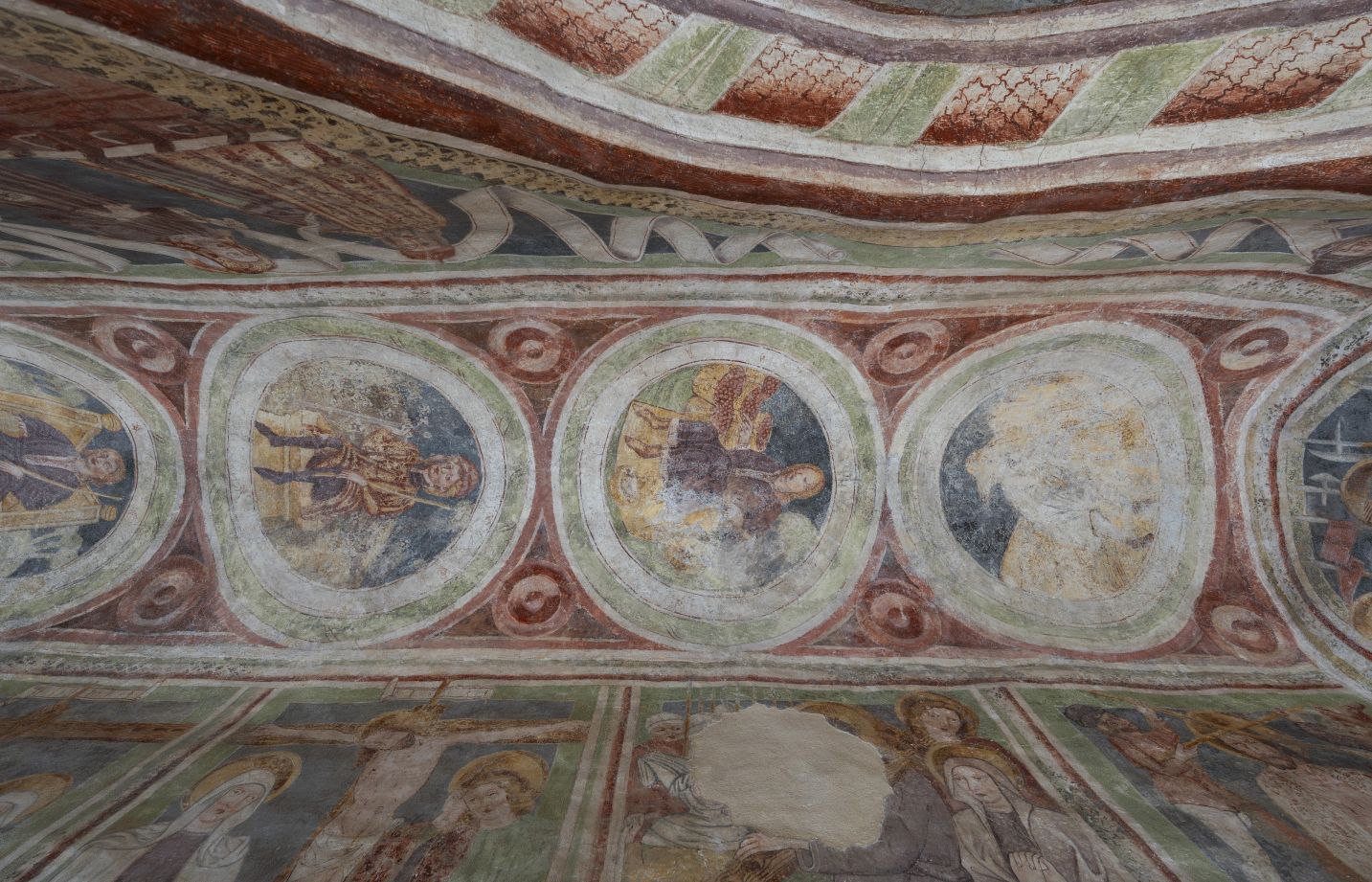Freska s prikazom travnja, svibnja i lipnja, svod južnog broda