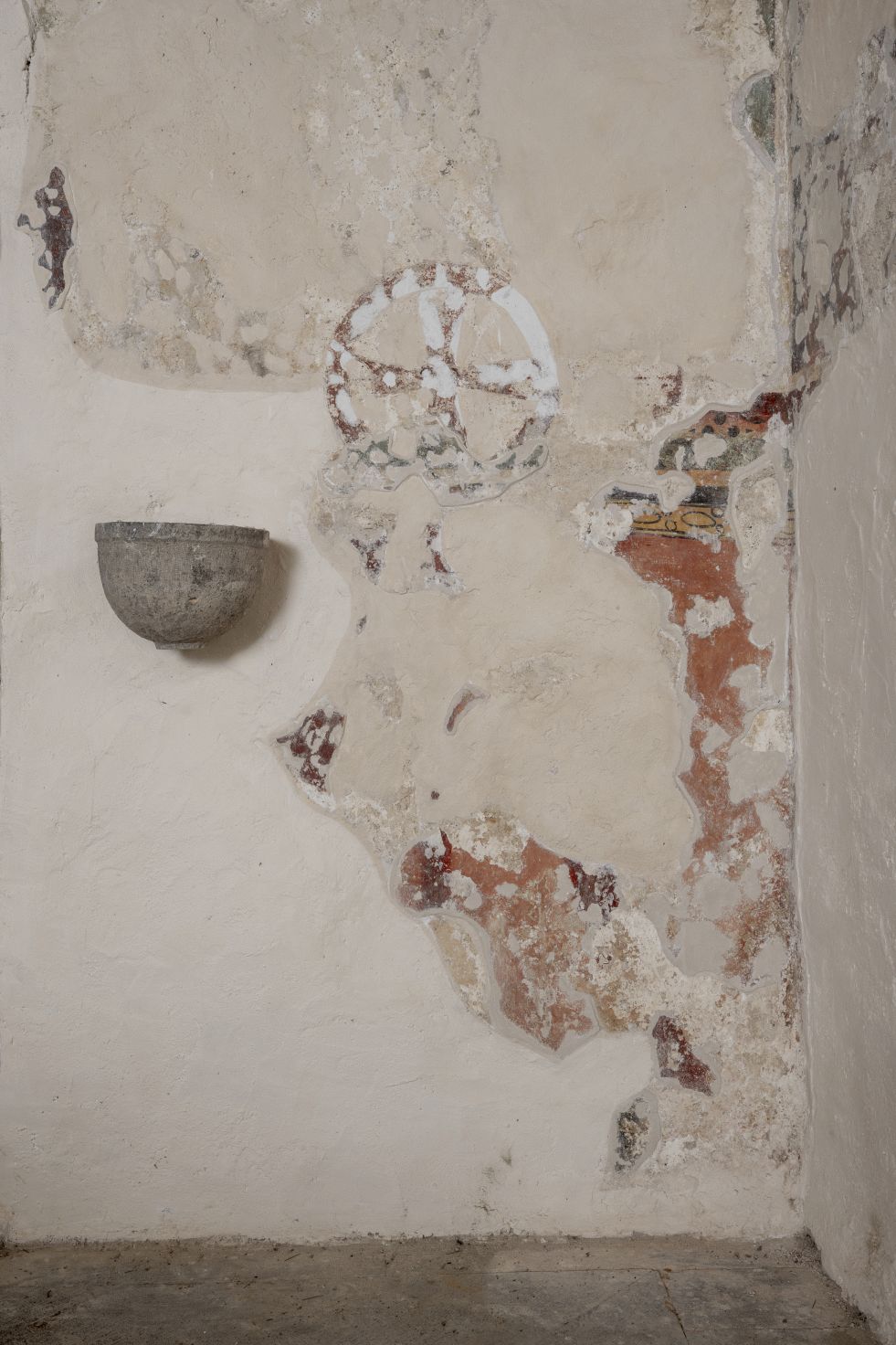 Unutrašnjost crkve, fragment dekorativnog repertoara, zapadni zid