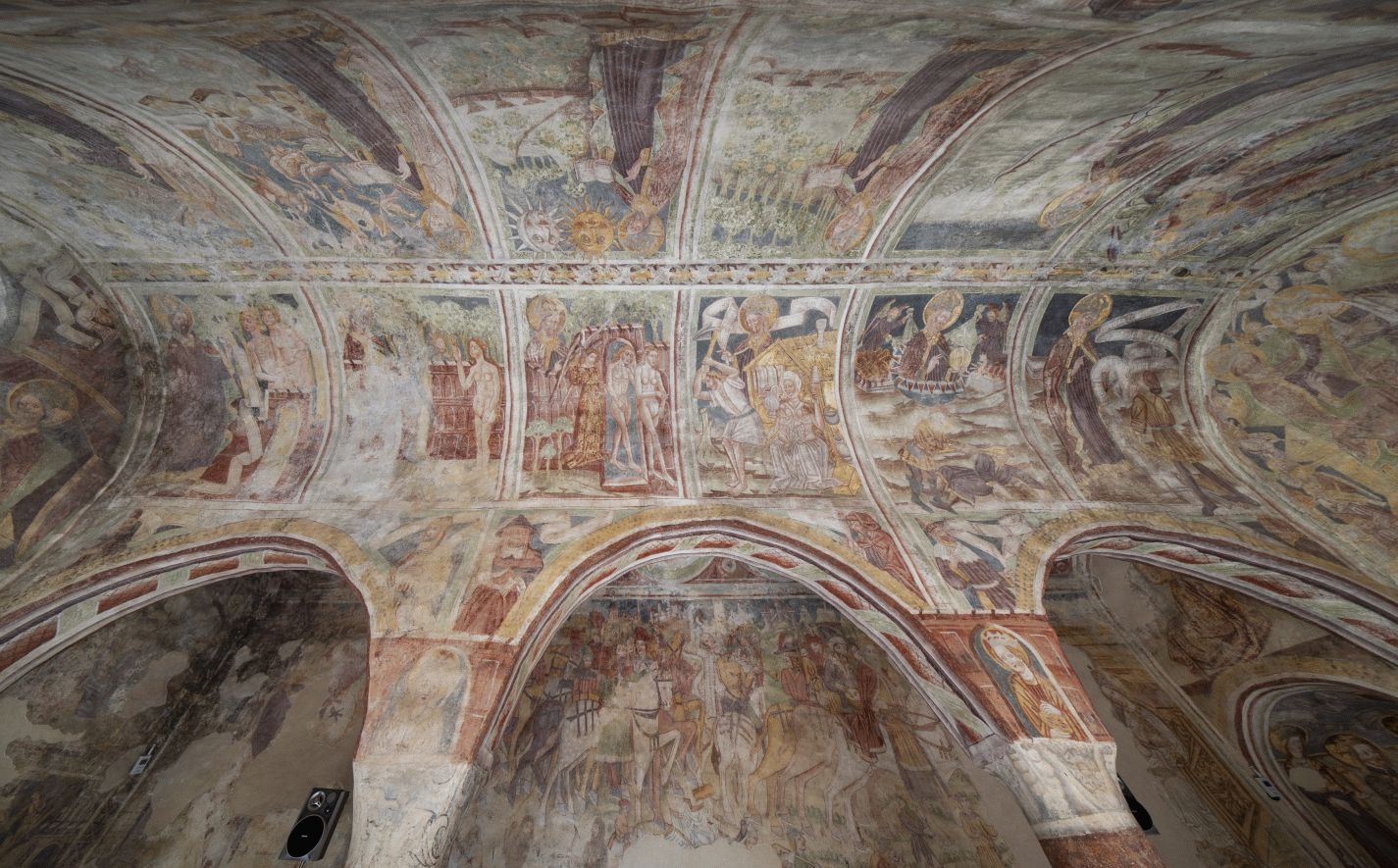 Unutrašnjost crkve, pogled na svod glavnog broda