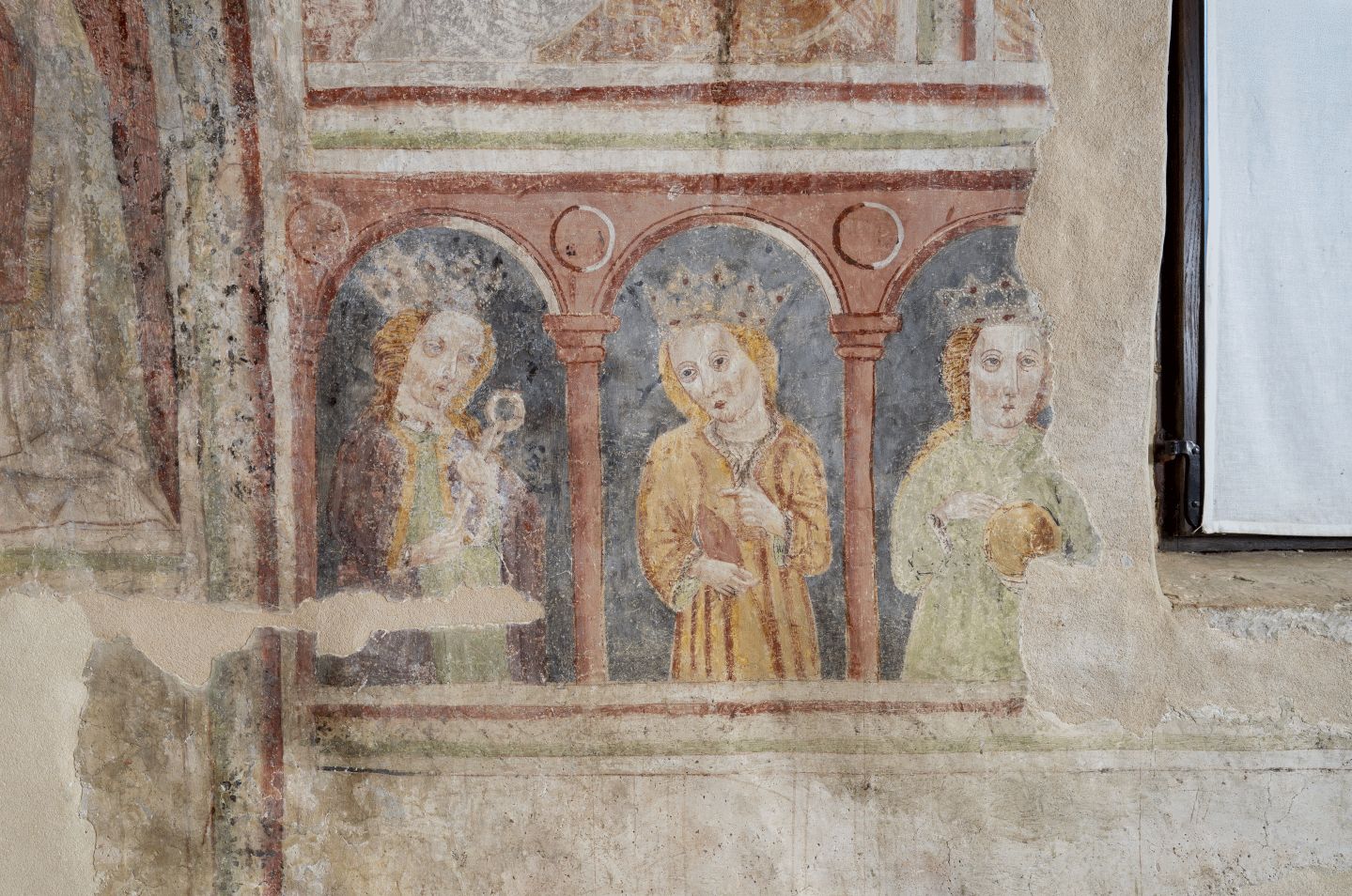 Freska s prikazom sv. Apolonije Agate i Lucije, južni zid