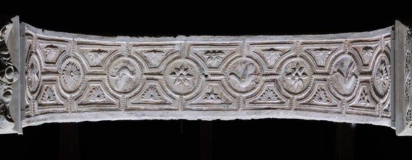 Štukatura u intradosu sjeverne arkature Eufrazijeve bazilike, 7. luk s istoka