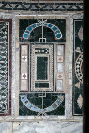 Zidna obloga opus sectile, 16. panel