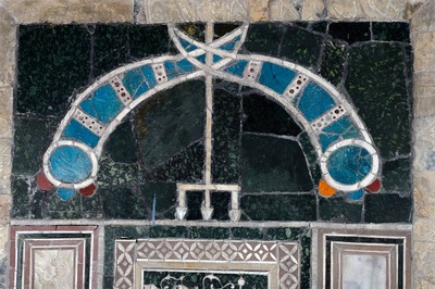 Zidna obloga opus sectile, 16. panel