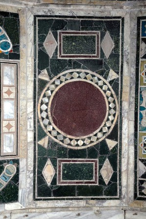 Zidna obloga opus sectile, 17. panel