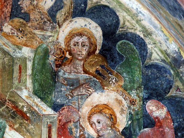 Zidna slika anđela svirača na prikazu Krunjenja Bogorodice (2)