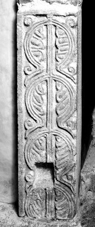Ulomak pilastra oltarne ograde