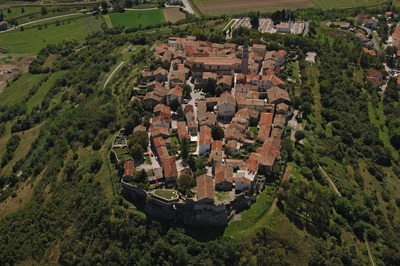Buzet, zračni snimci iz 2008. godine
