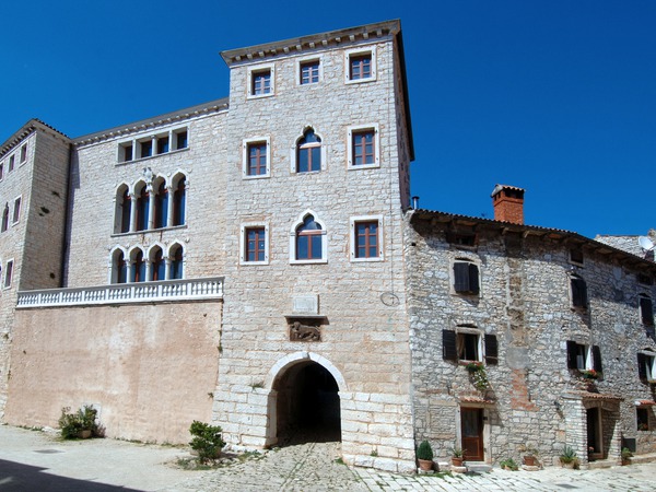 Kaštel Soardo-Bembo, pročelje