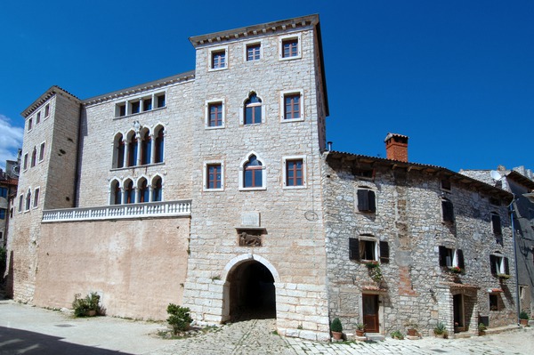 Kaštel Soardo-Bembo, pročelje