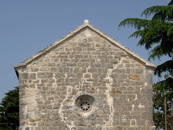 Crkva svete Katarine, začelje s prozorskom ružom