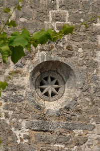 Crkva svete Katarine, začelje s prozorskom ružom