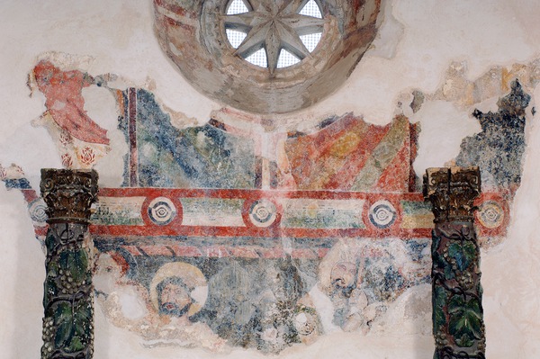 Ostaci zidne slike Poljupca Judina na istočnom zidu