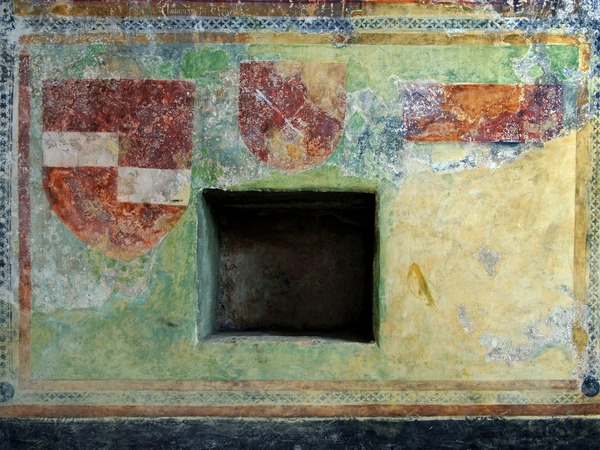Zidna slika tri grba