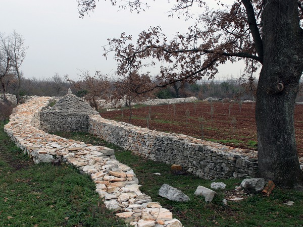 Kažun pored crkve svet Margarite