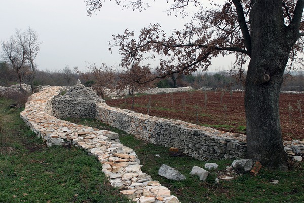 Kažun pored crkve svet Margarite