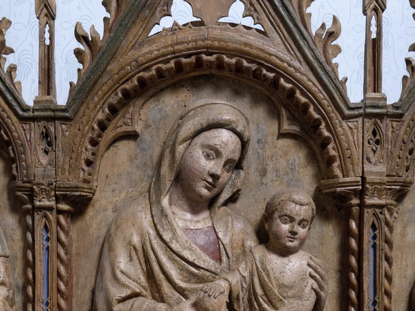 Reljef Bogorodice s djetetom, središnji dio triptiha