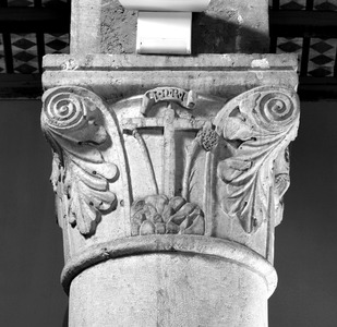 Kolonada, 2. stup sjeverne arkature, kapitel