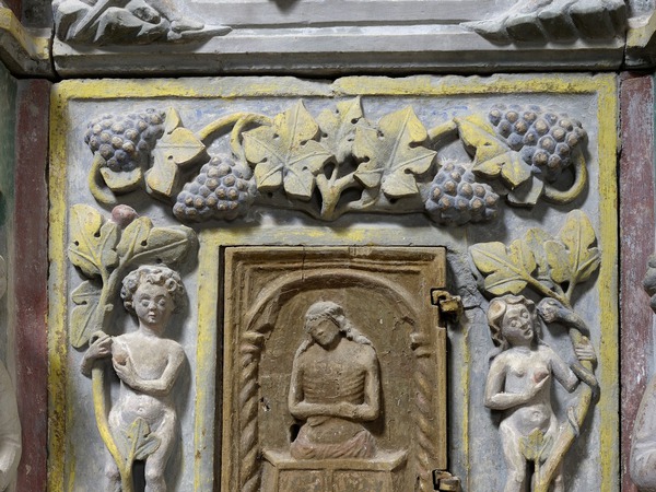 Svetohranište, donji dio s reljefom Adama i Eve, Imago Pietatis i dekorativnog voća i cvijeća