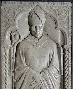 Nadgrobna ploča porečkog biskupa Ivana Porečana (Ioannis de Parentio), na stolici 1440. - 1457. godine