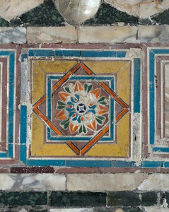 Zidna obloga opus sectile, gornji niz - vijenac