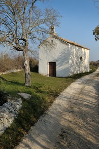 Crkva svete Marije od Sniga kraj Maružina, pročelje