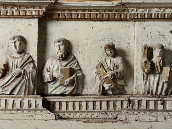 Oltarni retabl, reljefi svetaca, proroka i svetog Jeronima na predeli