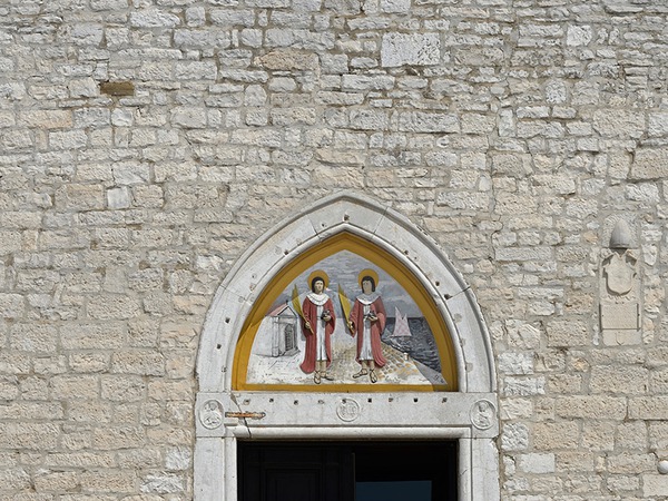 Portal župne crkve svetih Kuzme i Damjana