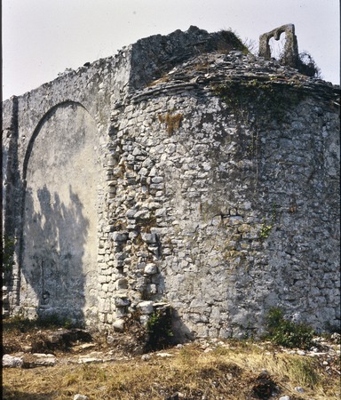 Crkva svetog Tome kraj Rovinja, glavna apsida i zazidani luk južnog kraka prije restauracije