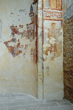 Zidne slike na južnoj strani apside i zapadnog zida